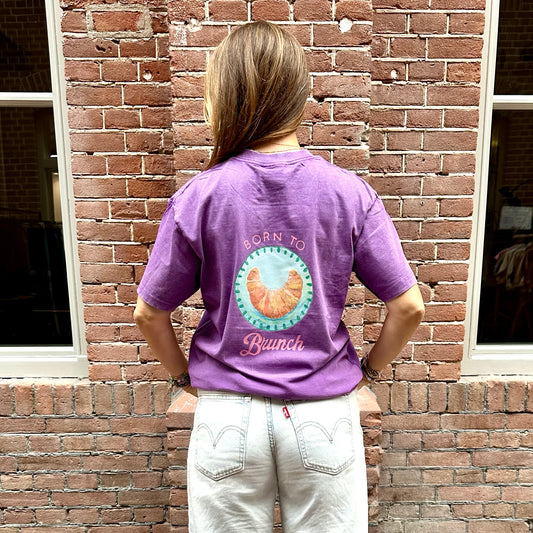 Oversized t-shirt - Born to brunch - lilac backprint
